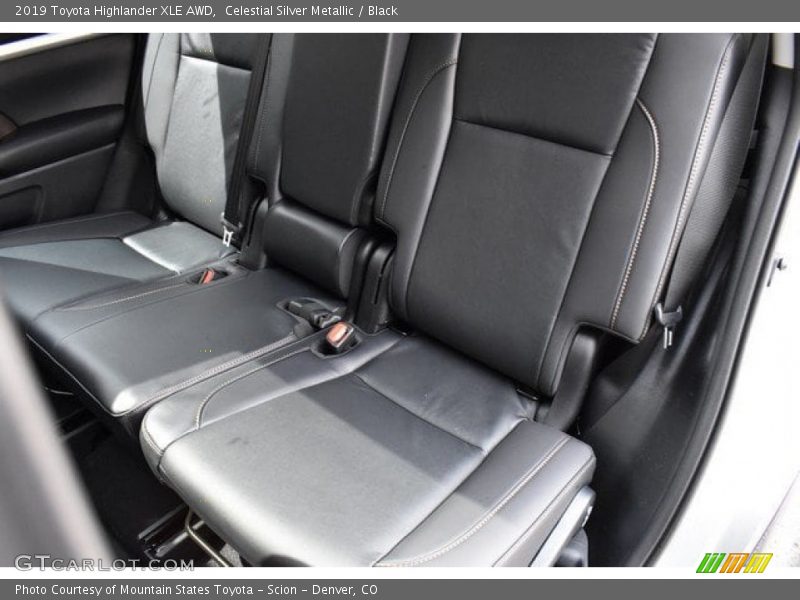 Celestial Silver Metallic / Black 2019 Toyota Highlander XLE AWD