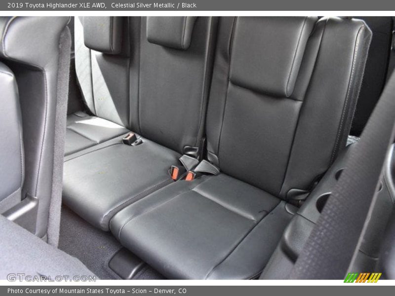 Celestial Silver Metallic / Black 2019 Toyota Highlander XLE AWD