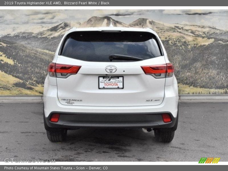 Blizzard Pearl White / Black 2019 Toyota Highlander XLE AWD