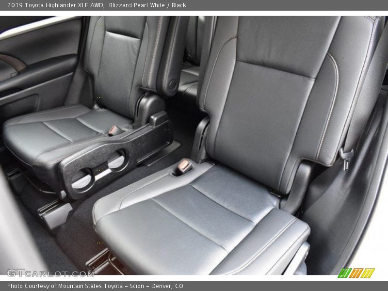 Blizzard Pearl White / Black 2019 Toyota Highlander XLE AWD