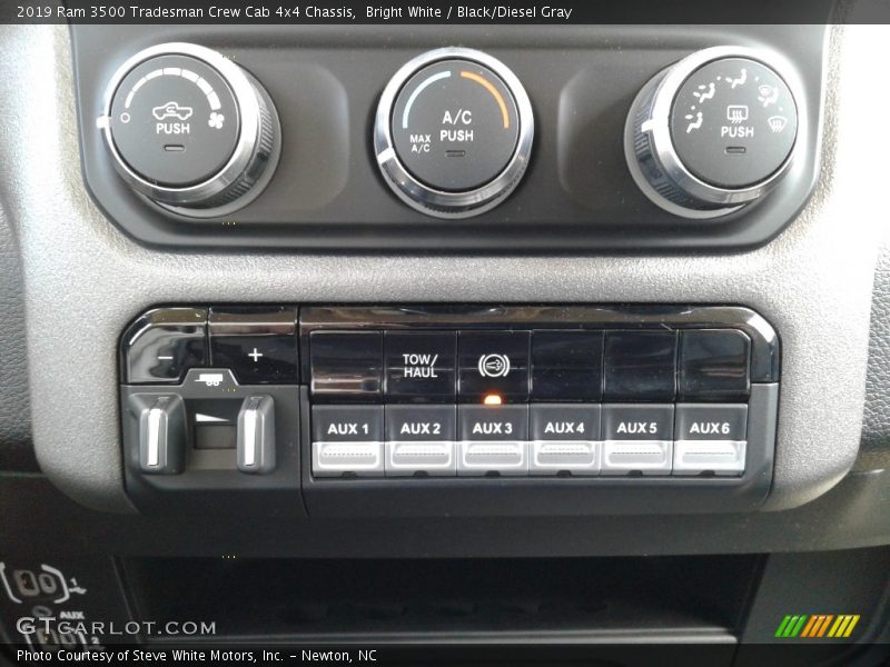 Bright White / Black/Diesel Gray 2019 Ram 3500 Tradesman Crew Cab 4x4 Chassis