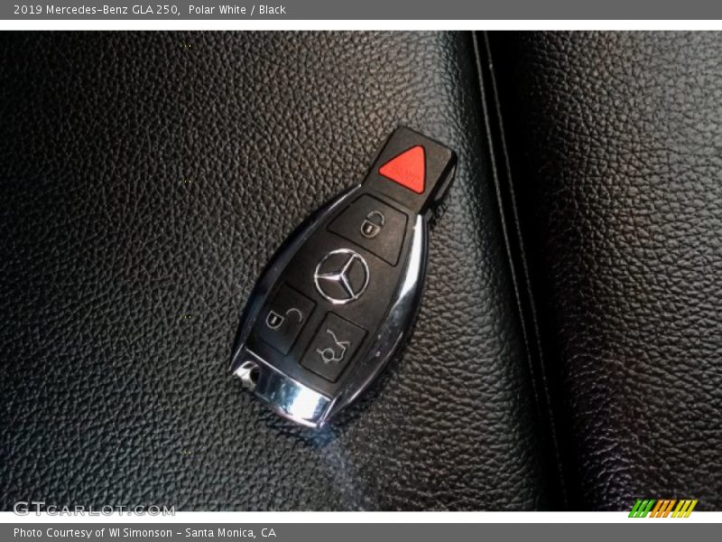 Polar White / Black 2019 Mercedes-Benz GLA 250