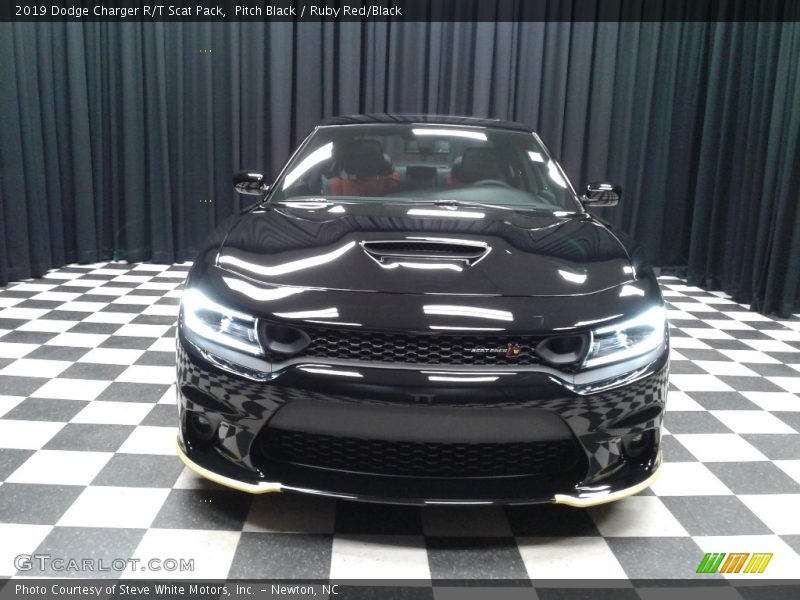 Pitch Black / Ruby Red/Black 2019 Dodge Charger R/T Scat Pack