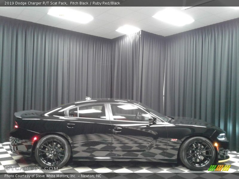 Pitch Black / Ruby Red/Black 2019 Dodge Charger R/T Scat Pack