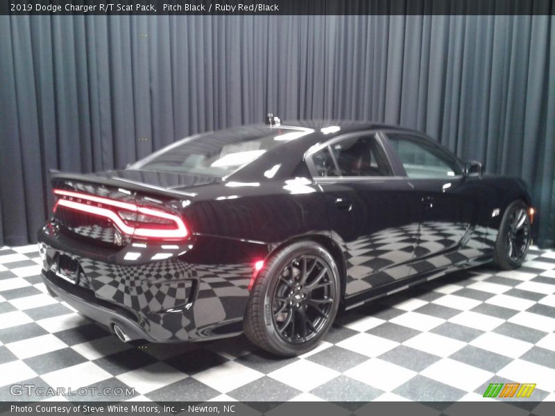 Pitch Black / Ruby Red/Black 2019 Dodge Charger R/T Scat Pack