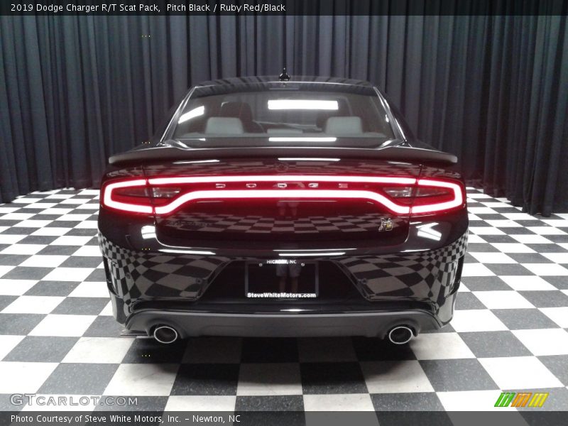 Pitch Black / Ruby Red/Black 2019 Dodge Charger R/T Scat Pack