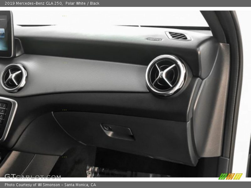 Polar White / Black 2019 Mercedes-Benz GLA 250