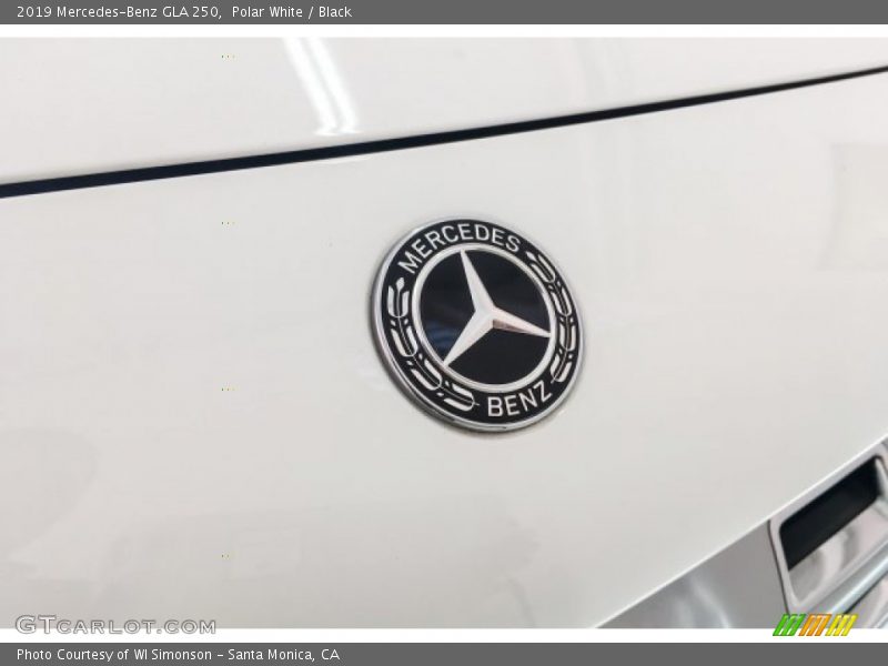 Polar White / Black 2019 Mercedes-Benz GLA 250