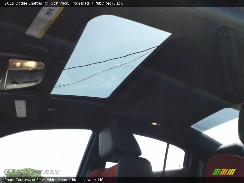 Pitch Black / Ruby Red/Black 2019 Dodge Charger R/T Scat Pack