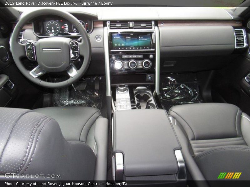 Dashboard of 2019 Discovery HSE Luxury