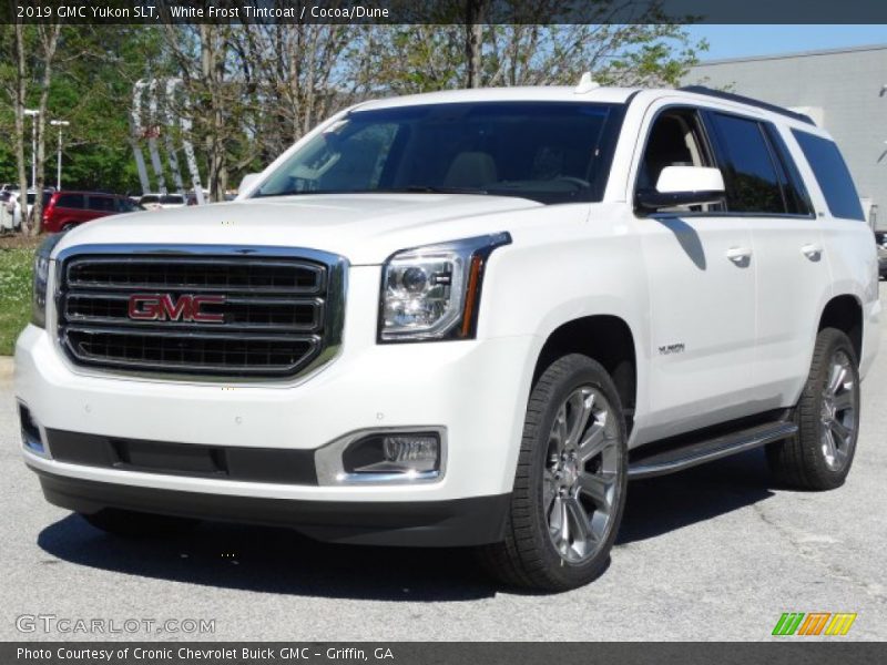White Frost Tintcoat / Cocoa/Dune 2019 GMC Yukon SLT