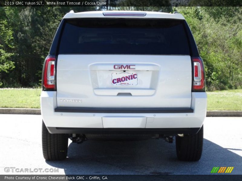 White Frost Tintcoat / Cocoa/Dune 2019 GMC Yukon SLT