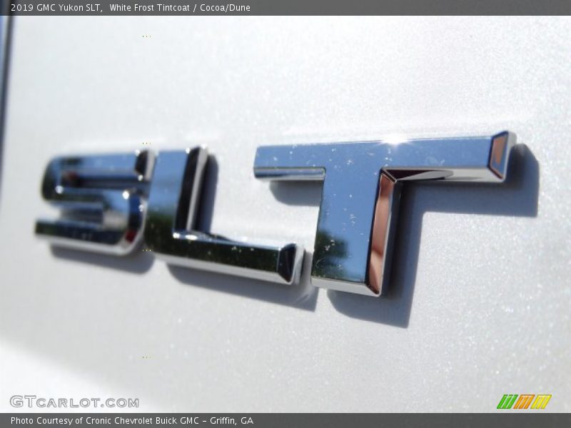 White Frost Tintcoat / Cocoa/Dune 2019 GMC Yukon SLT