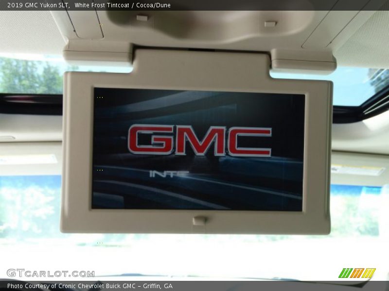White Frost Tintcoat / Cocoa/Dune 2019 GMC Yukon SLT