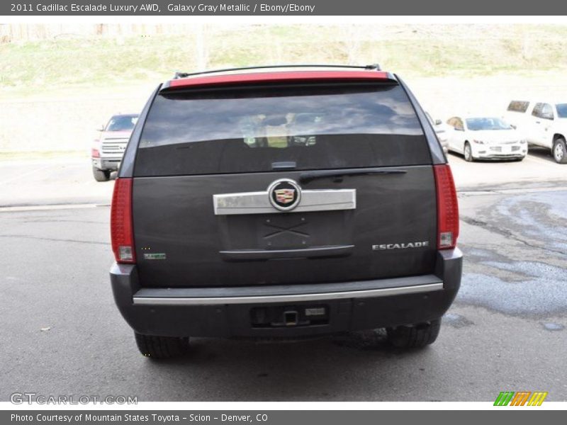 Galaxy Gray Metallic / Ebony/Ebony 2011 Cadillac Escalade Luxury AWD