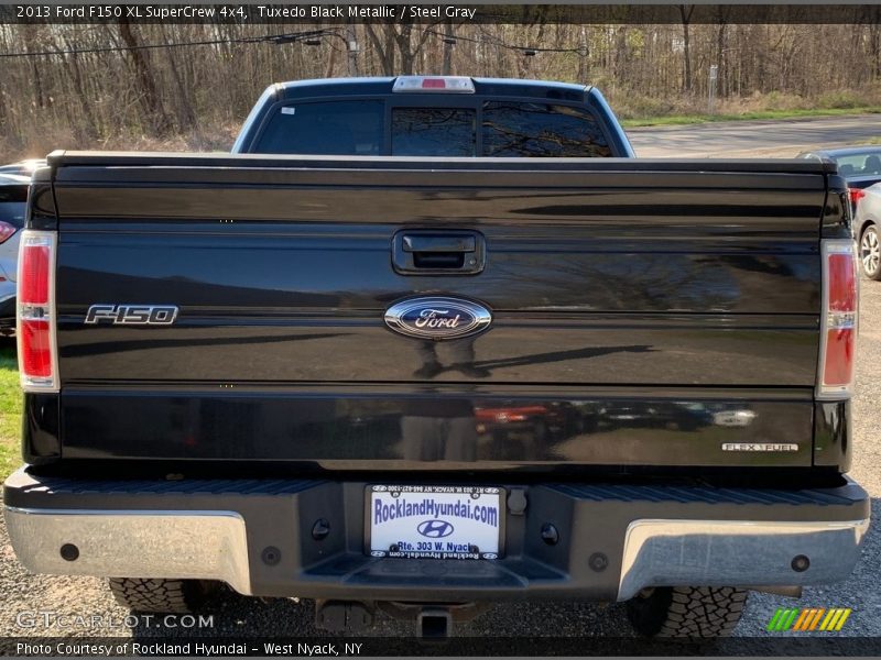 Tuxedo Black Metallic / Steel Gray 2013 Ford F150 XL SuperCrew 4x4
