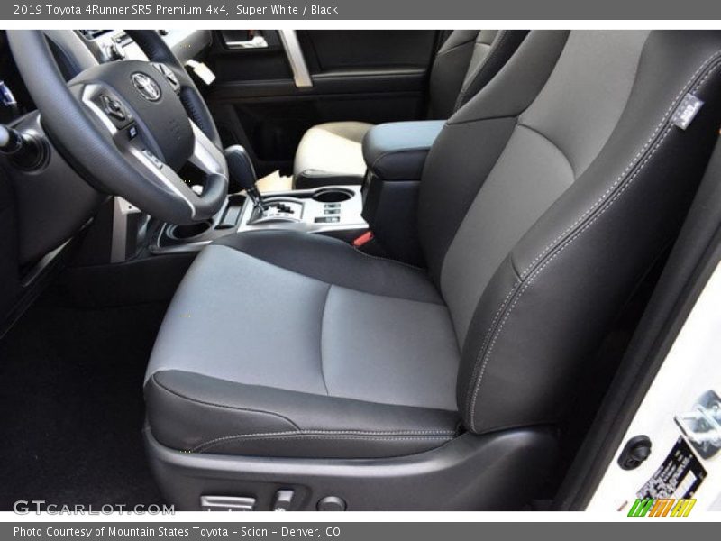 Super White / Black 2019 Toyota 4Runner SR5 Premium 4x4