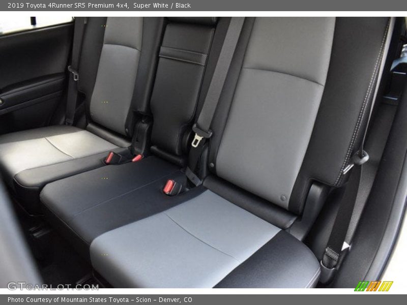 Super White / Black 2019 Toyota 4Runner SR5 Premium 4x4