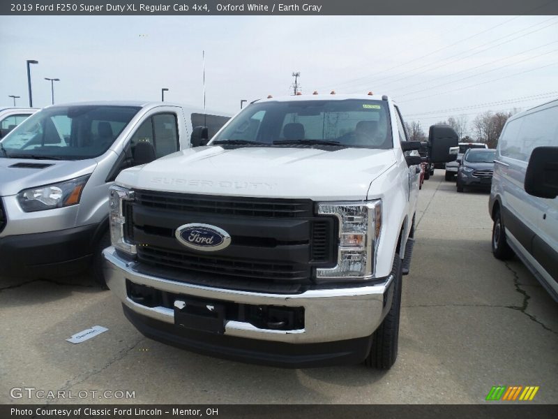 Oxford White / Earth Gray 2019 Ford F250 Super Duty XL Regular Cab 4x4