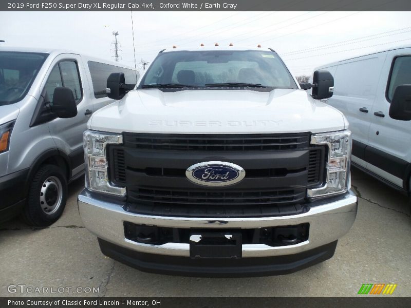 Oxford White / Earth Gray 2019 Ford F250 Super Duty XL Regular Cab 4x4