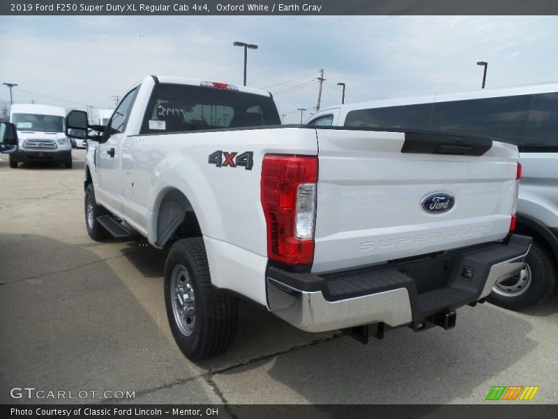 Oxford White / Earth Gray 2019 Ford F250 Super Duty XL Regular Cab 4x4