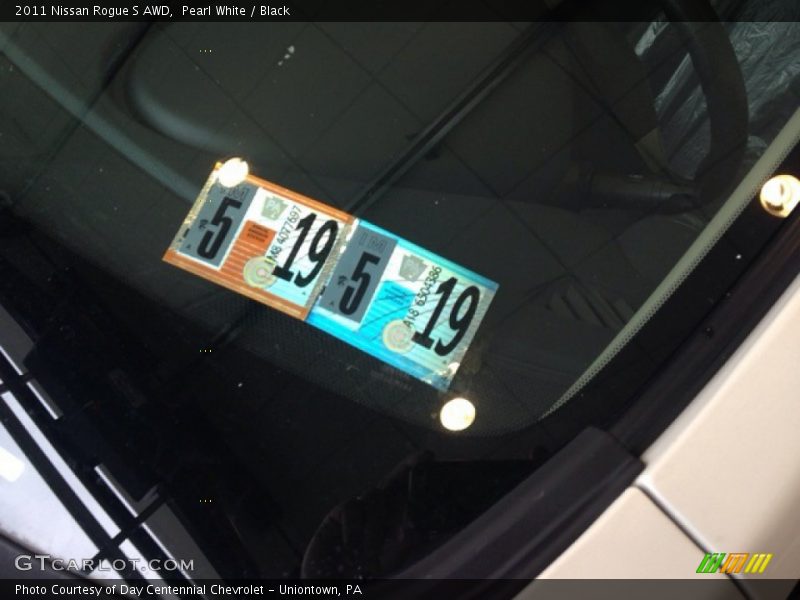 Pearl White / Black 2011 Nissan Rogue S AWD