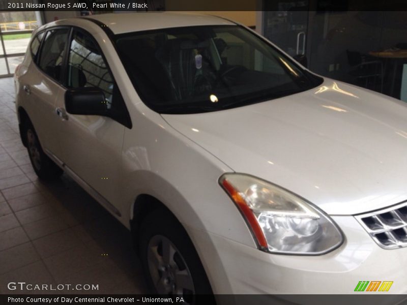 Pearl White / Black 2011 Nissan Rogue S AWD