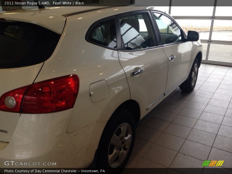 Pearl White / Black 2011 Nissan Rogue S AWD