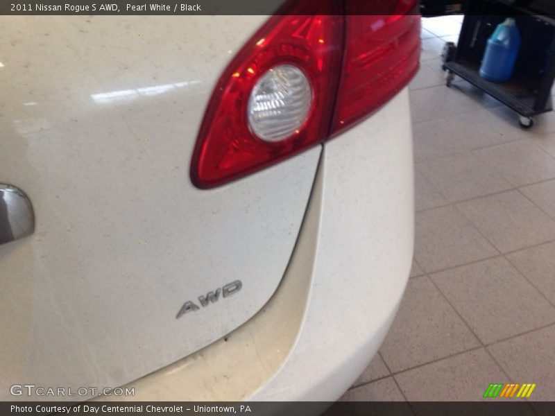 Pearl White / Black 2011 Nissan Rogue S AWD