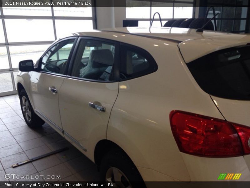 Pearl White / Black 2011 Nissan Rogue S AWD