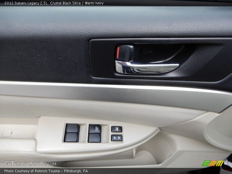 Crystal Black Silica / Warm Ivory 2012 Subaru Legacy 2.5i