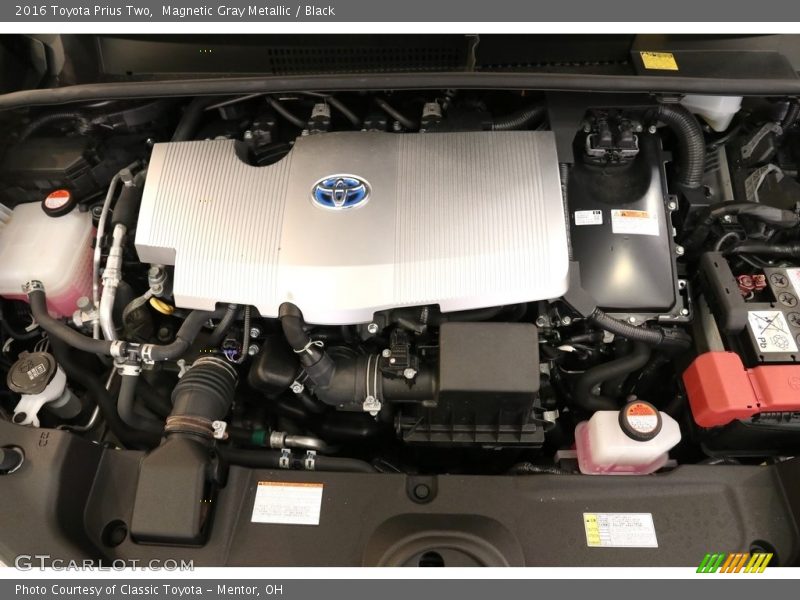 Magnetic Gray Metallic / Black 2016 Toyota Prius Two