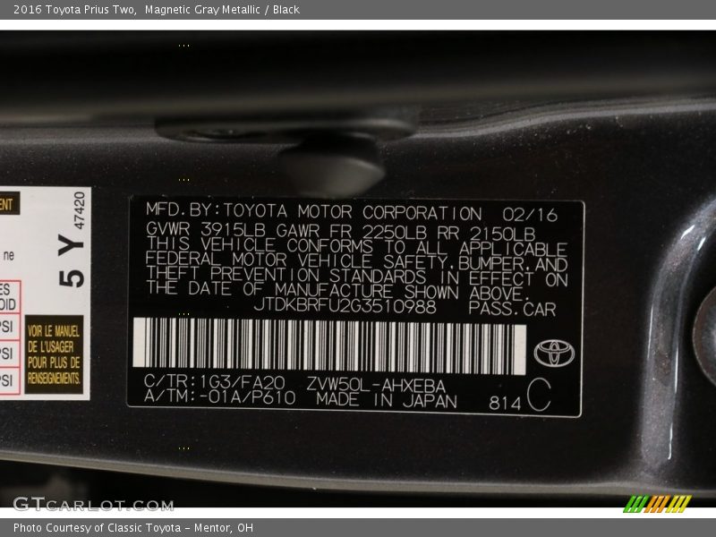 Magnetic Gray Metallic / Black 2016 Toyota Prius Two