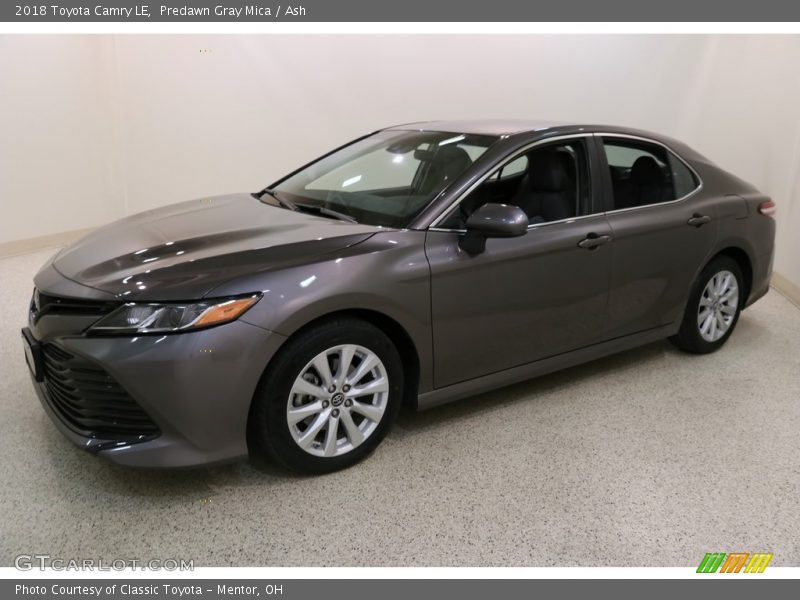 Front 3/4 View of 2018 Camry LE
