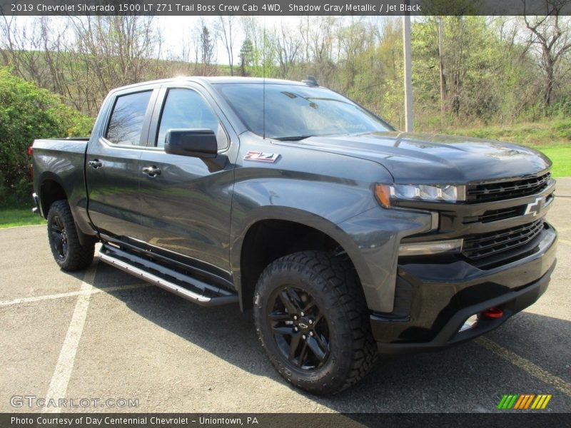 Front 3/4 View of 2019 Silverado 1500 LT Z71 Trail Boss Crew Cab 4WD