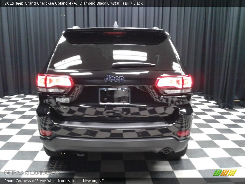 Diamond Black Crystal Pearl / Black 2019 Jeep Grand Cherokee Upland 4x4