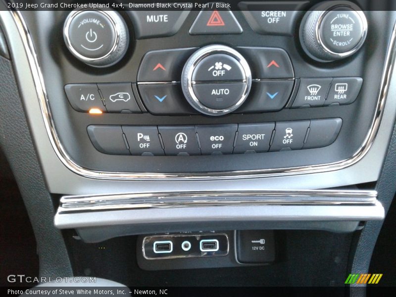 Diamond Black Crystal Pearl / Black 2019 Jeep Grand Cherokee Upland 4x4