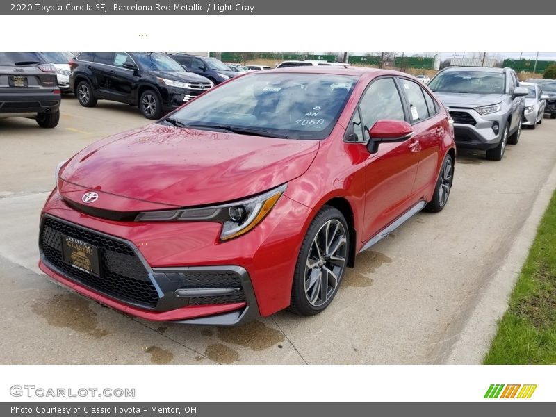 Front 3/4 View of 2020 Corolla SE