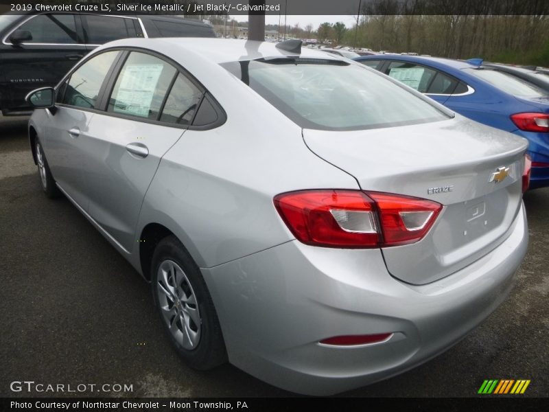 Silver Ice Metallic / Jet Black/­Galvanized 2019 Chevrolet Cruze LS