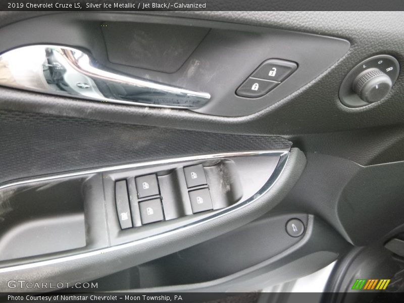 Silver Ice Metallic / Jet Black/­Galvanized 2019 Chevrolet Cruze LS