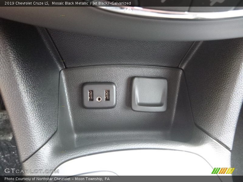 Mosaic Black Metallic / Jet Black/­Galvanized 2019 Chevrolet Cruze LS