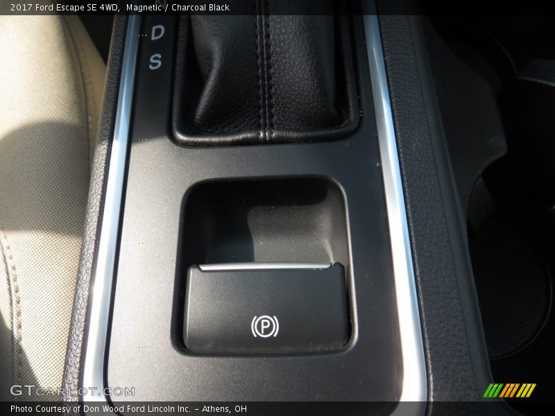 Magnetic / Charcoal Black 2017 Ford Escape SE 4WD