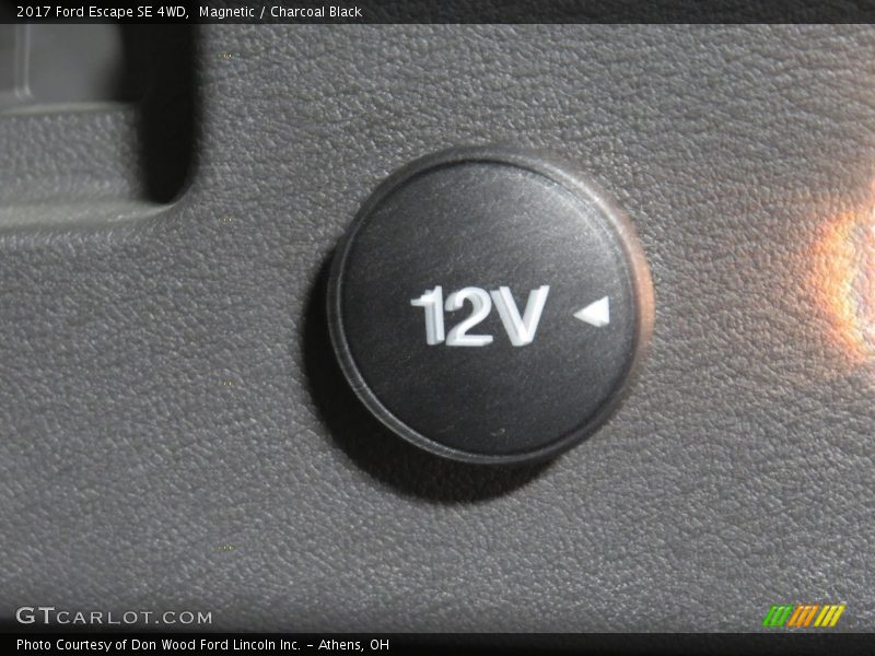 Magnetic / Charcoal Black 2017 Ford Escape SE 4WD