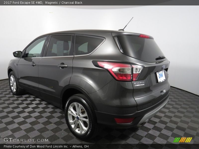 Magnetic / Charcoal Black 2017 Ford Escape SE 4WD