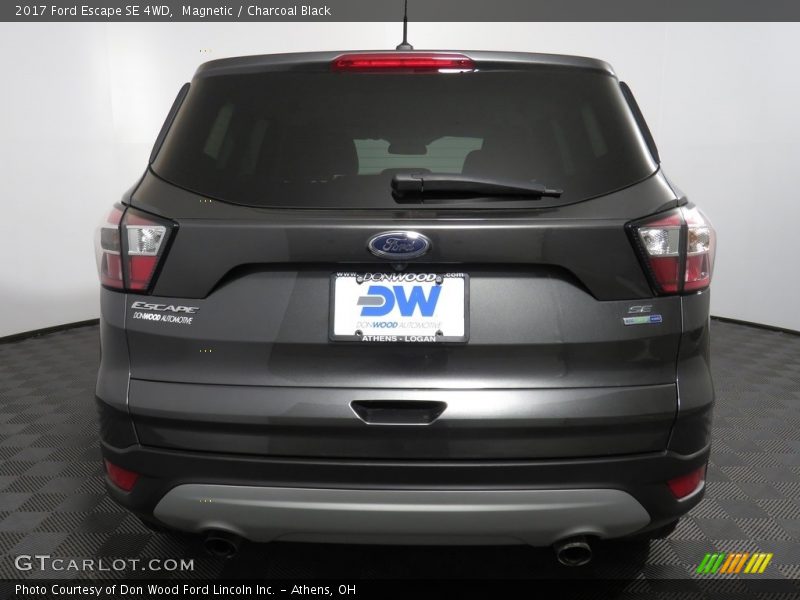 Magnetic / Charcoal Black 2017 Ford Escape SE 4WD