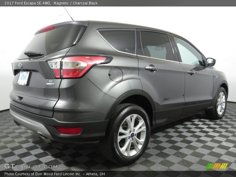Magnetic / Charcoal Black 2017 Ford Escape SE 4WD