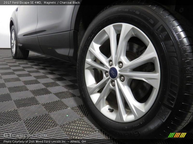 Magnetic / Charcoal Black 2017 Ford Escape SE 4WD