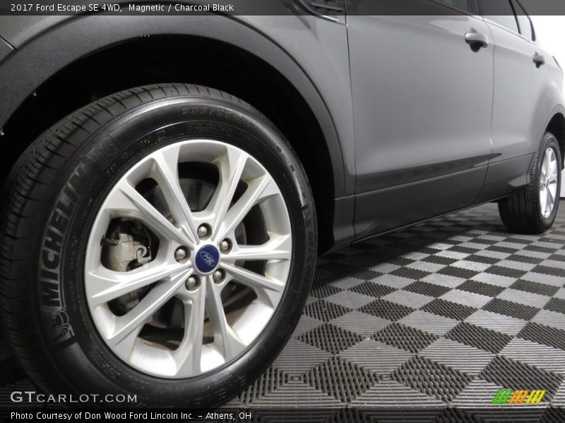 Magnetic / Charcoal Black 2017 Ford Escape SE 4WD