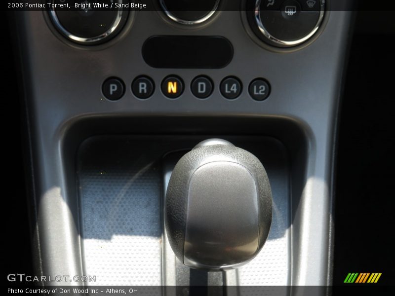 Bright White / Sand Beige 2006 Pontiac Torrent