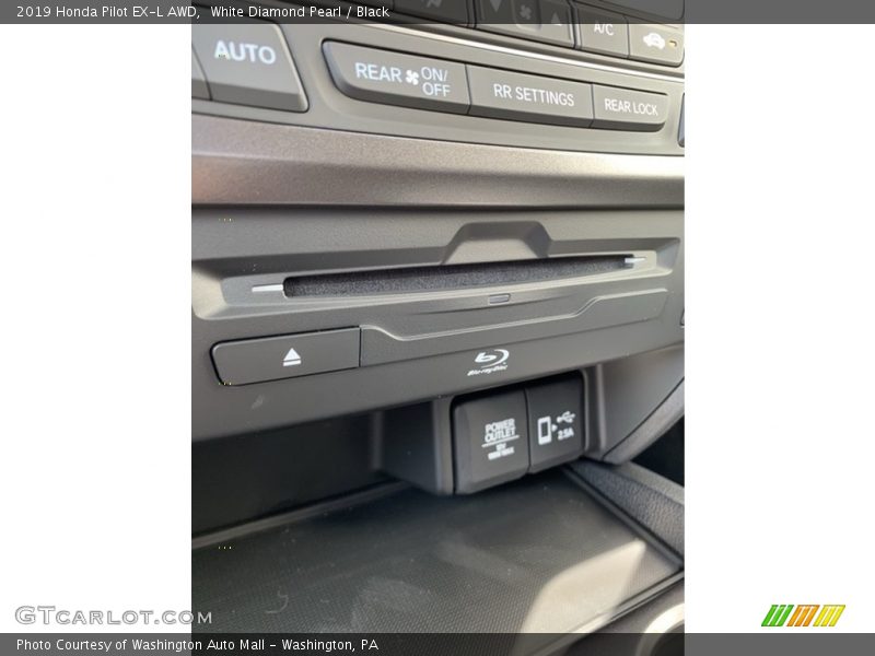 White Diamond Pearl / Black 2019 Honda Pilot EX-L AWD